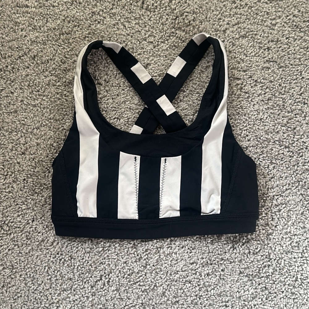Lululemon sports bra